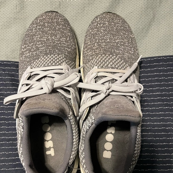 Womens size 10 adidas ultra boosts. worn a handful of times. Great condition. - Picture 2 of 4
